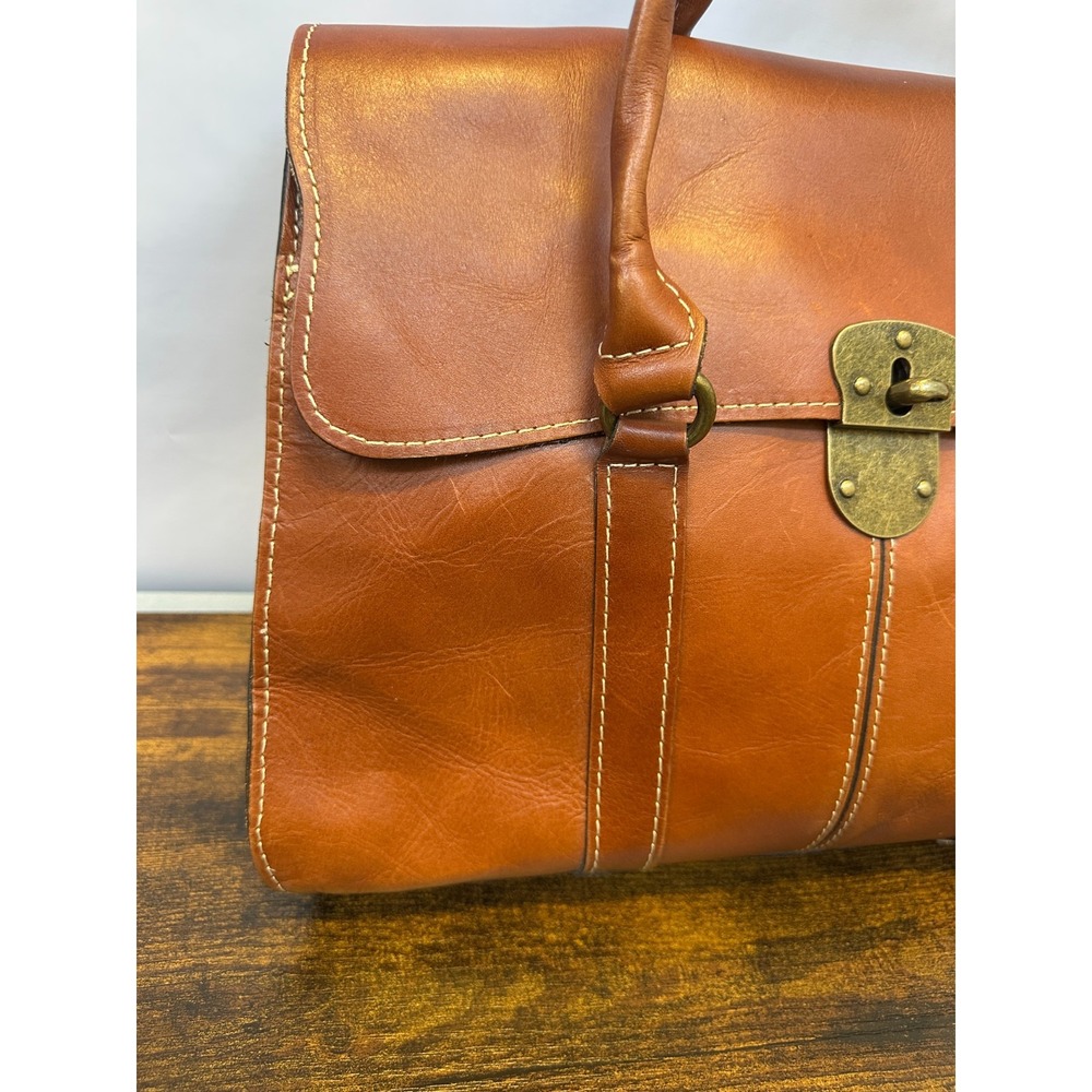 Patricia Nash Heritage Vienna Shoulder Bag In Tan with Brass Turn Lock Closure - Picture 3 of 16